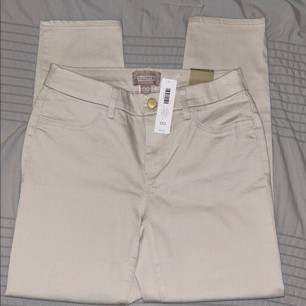 NWT Chico's Size 00 Light Tan Ankle Length Trousers